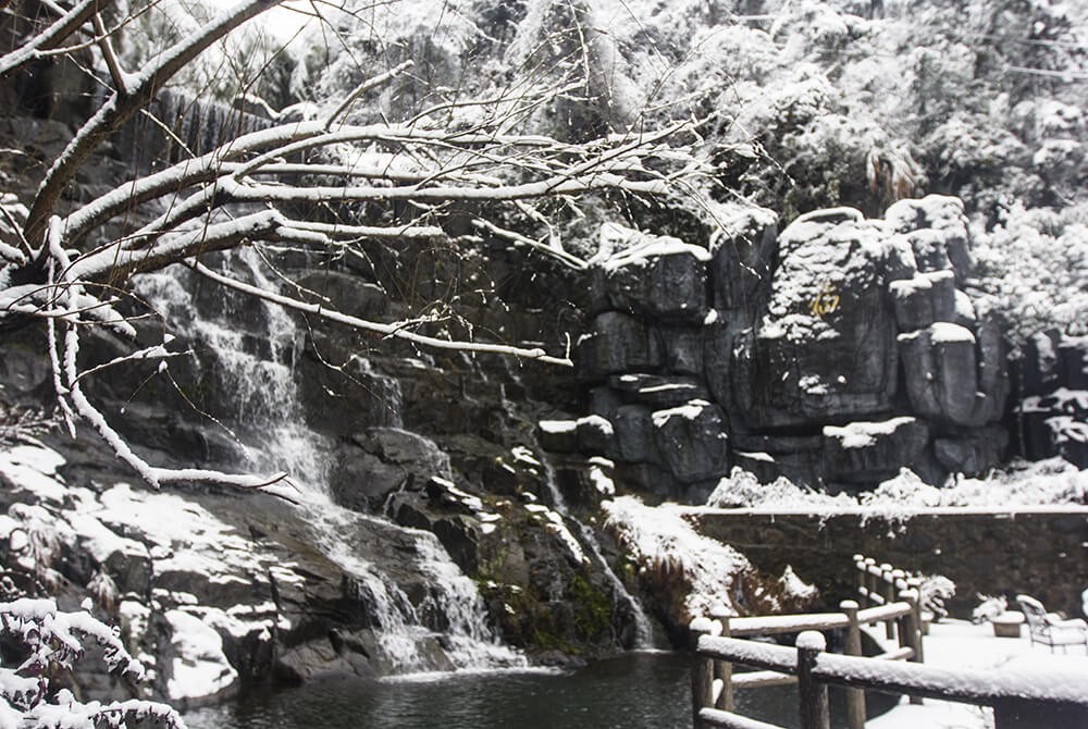 山庄雪景
